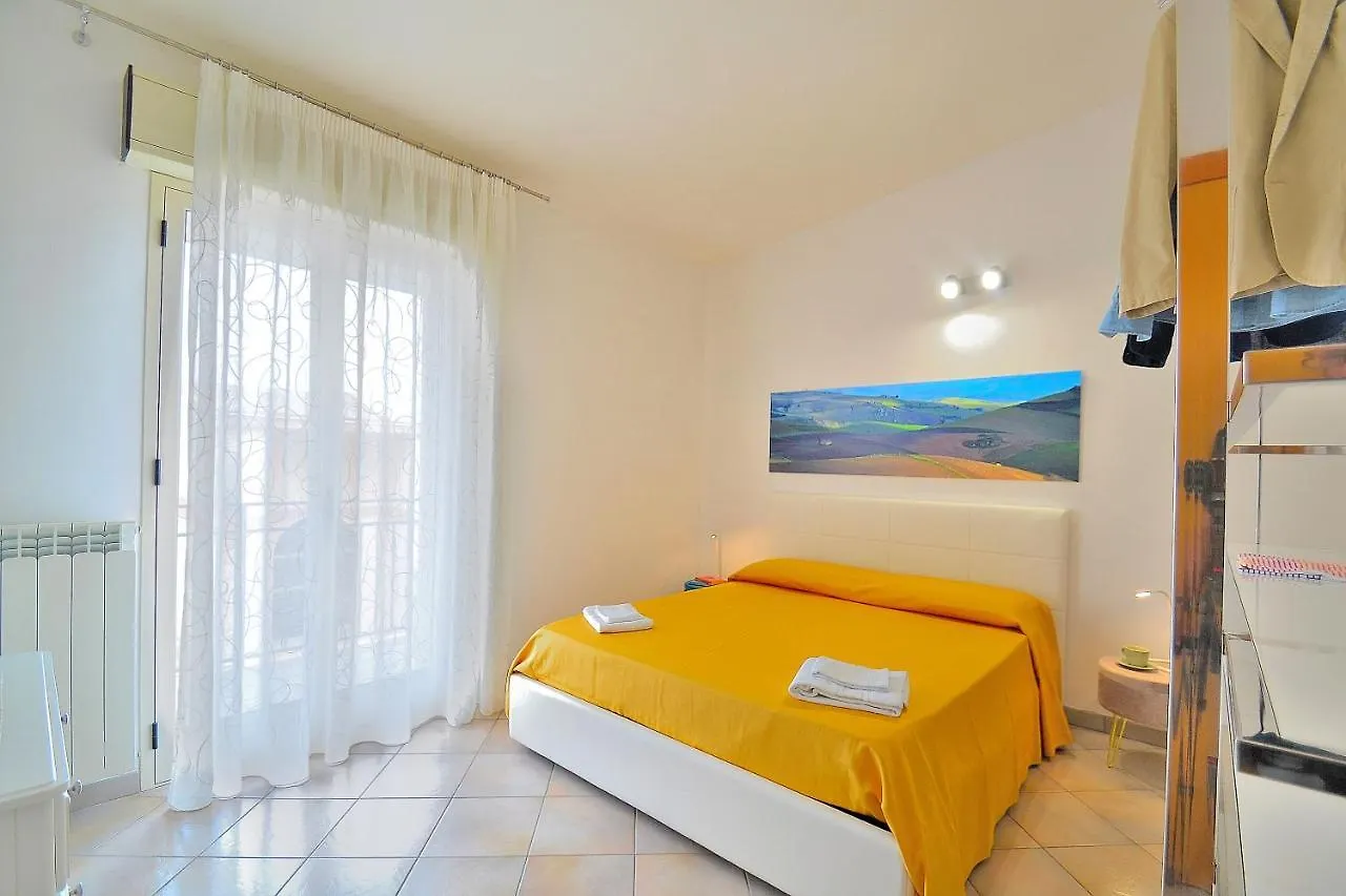 San Giovanni Holiday Home 诺托